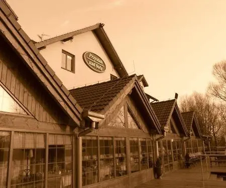 アパートホテル Przystan Nad Sola ビエラニー